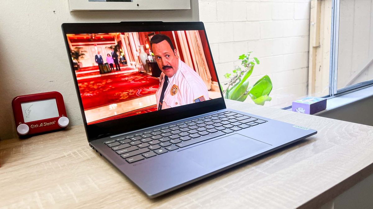 סקירת Lenovo Slim 7 (2024): המחשב הנייד העסקי האהוב עלי של השנה (עד כה) מאת Alex Wawro שפורסמה ב-28 ביוני 24 ביוני Lenovo Slim 7 זמין בקוסטקו תמורת 999 דולר, וזו עסקה מצוינת עבור המחשב הנייד הזה בגודל 14 אינץ' של Windows 11 עם מסך מגע OLED.  סקירת Lenovo Slim 7 זו תראה לך מדוע.