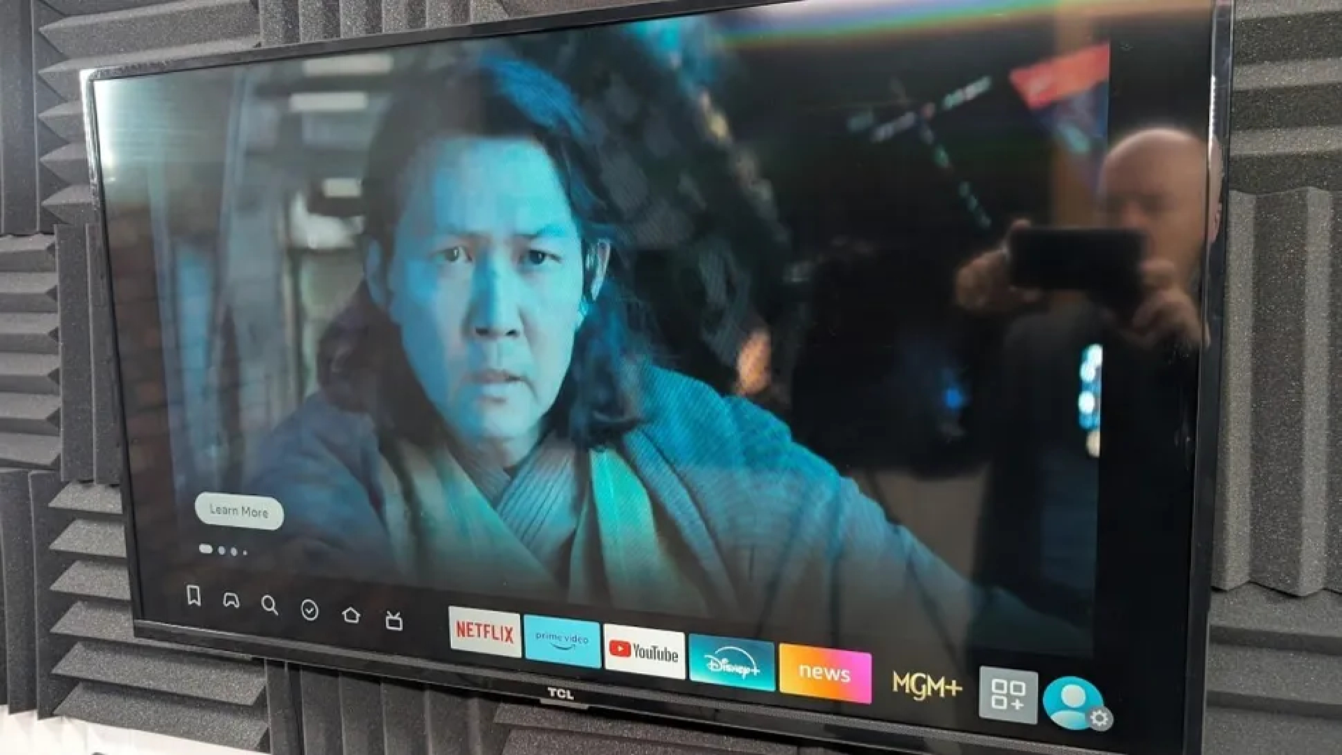 Amazon Fire TV עם דוגמה של מודעת וידאו פולשנית