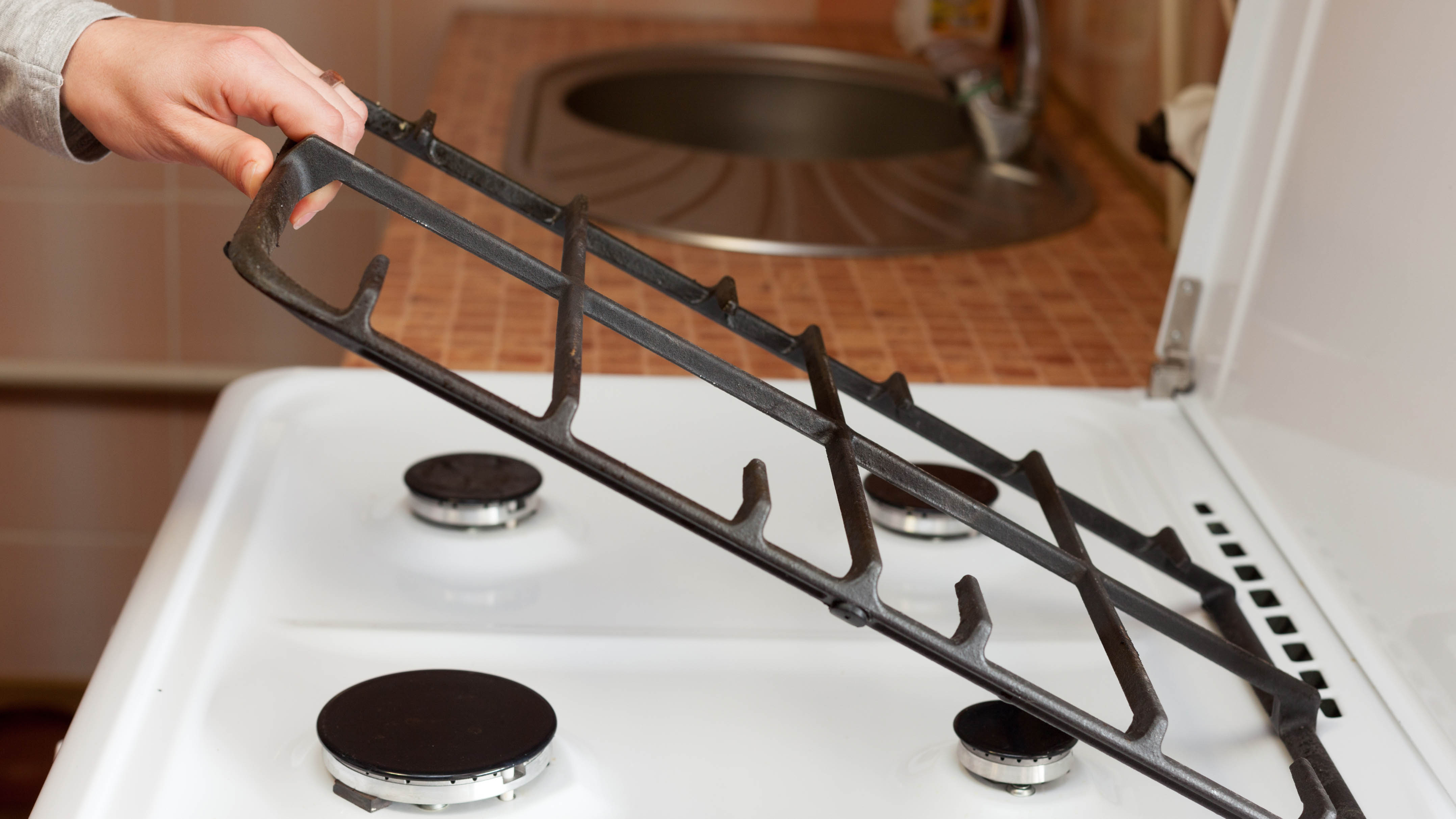 הסרת שבכת תנור ברזל