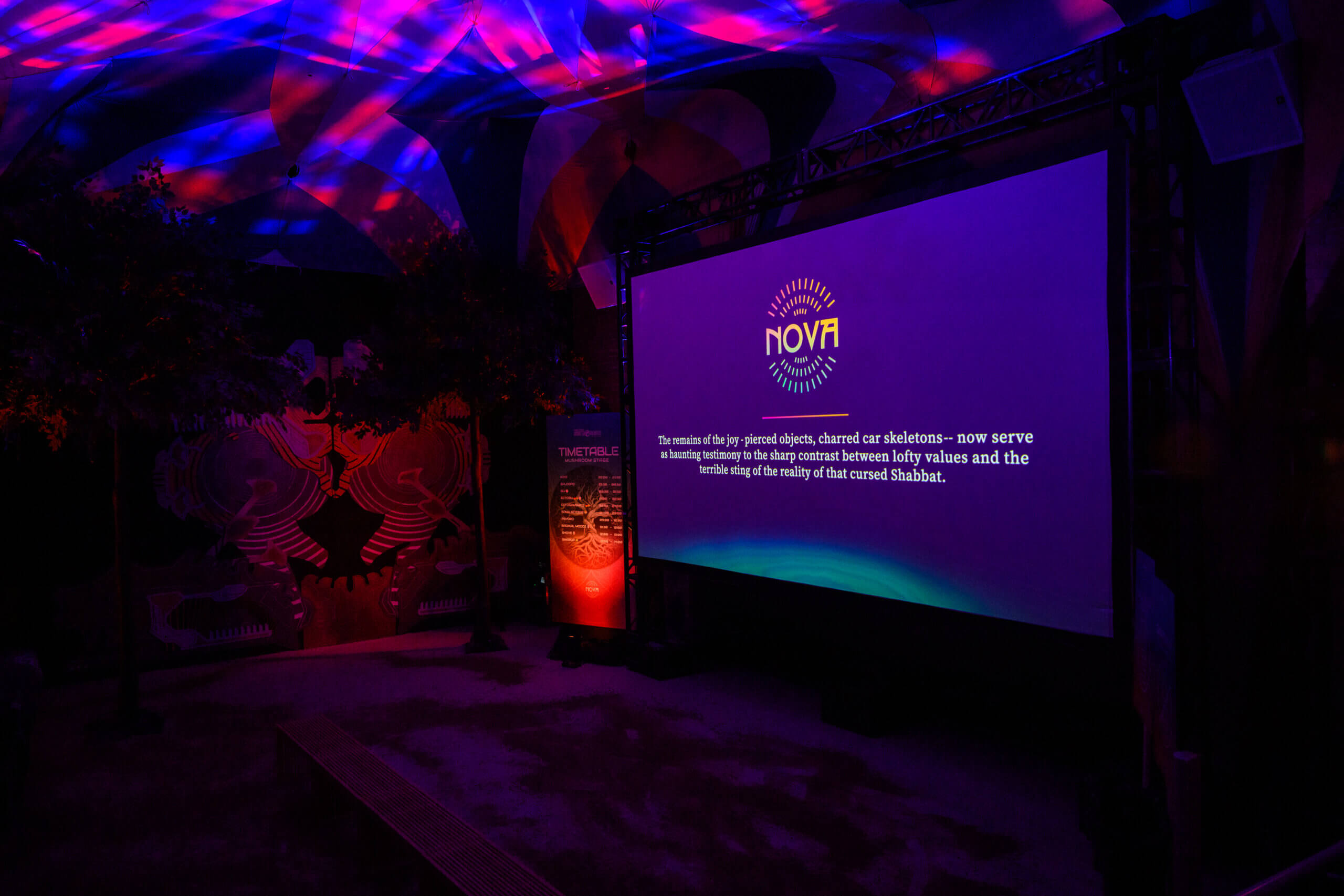 "לא הייתי כאן אם לא הייתי מאמין שאנשים יכולים לבחור בשלום": ניצול נובה בתערוכה בהפגנות במנהטן