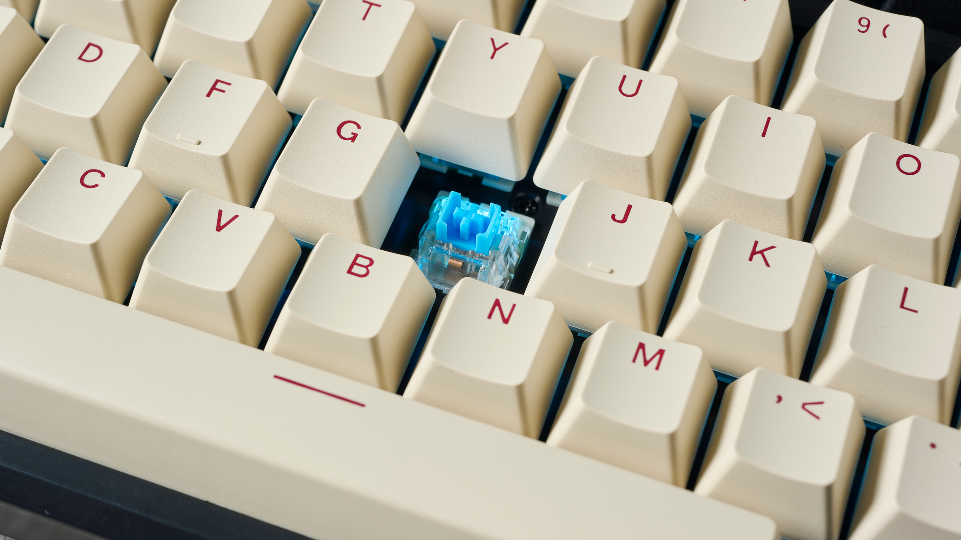 מקלדת גיימינג חוטית בשחור, לבן ואדום MageGee Sky87