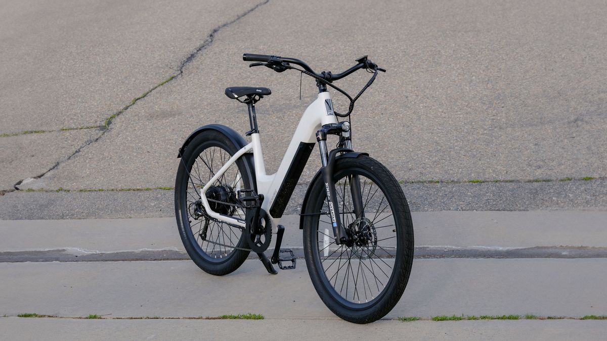 סקירת Ride1Up LMT'd V2 מאת Dan Cavallari שפורסמה ב-2 ביולי 24 ל-Ride1Up LMT'd V2 יש תנוחת ישיבה זקופה נוחה, סוללה עמידה לאורך זמן וכוח סיוע מרשים.