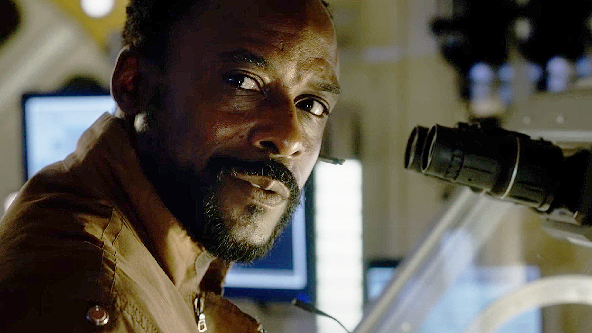 אריון בקארה בתפקיד יו דרי 