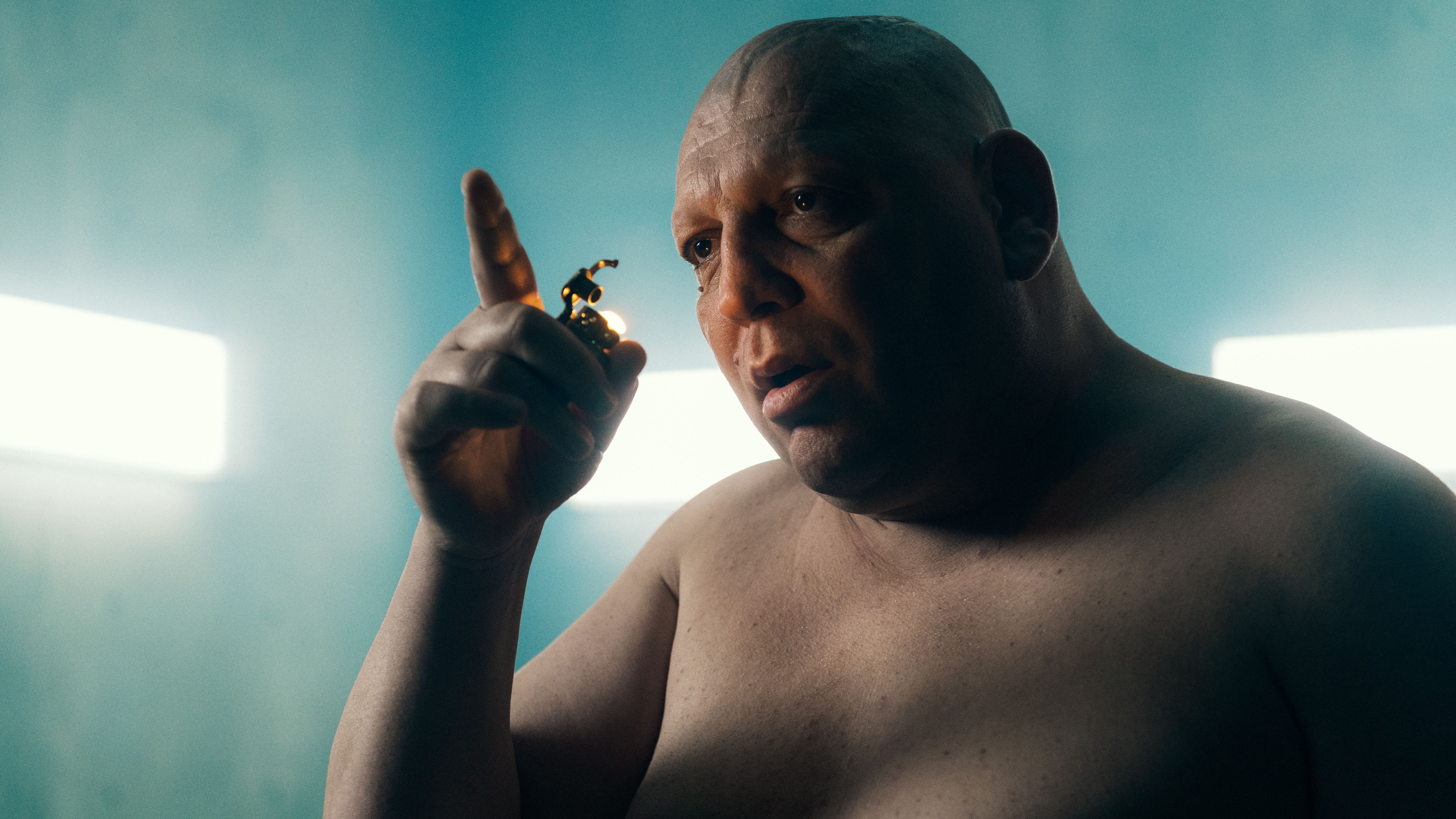 Hovik Keuchkerian ללא חולצה 