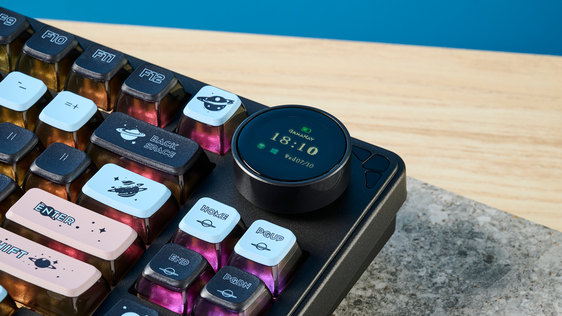 מקלדת מכנית אלחוטית Gamakay LK75 בנושא חלל