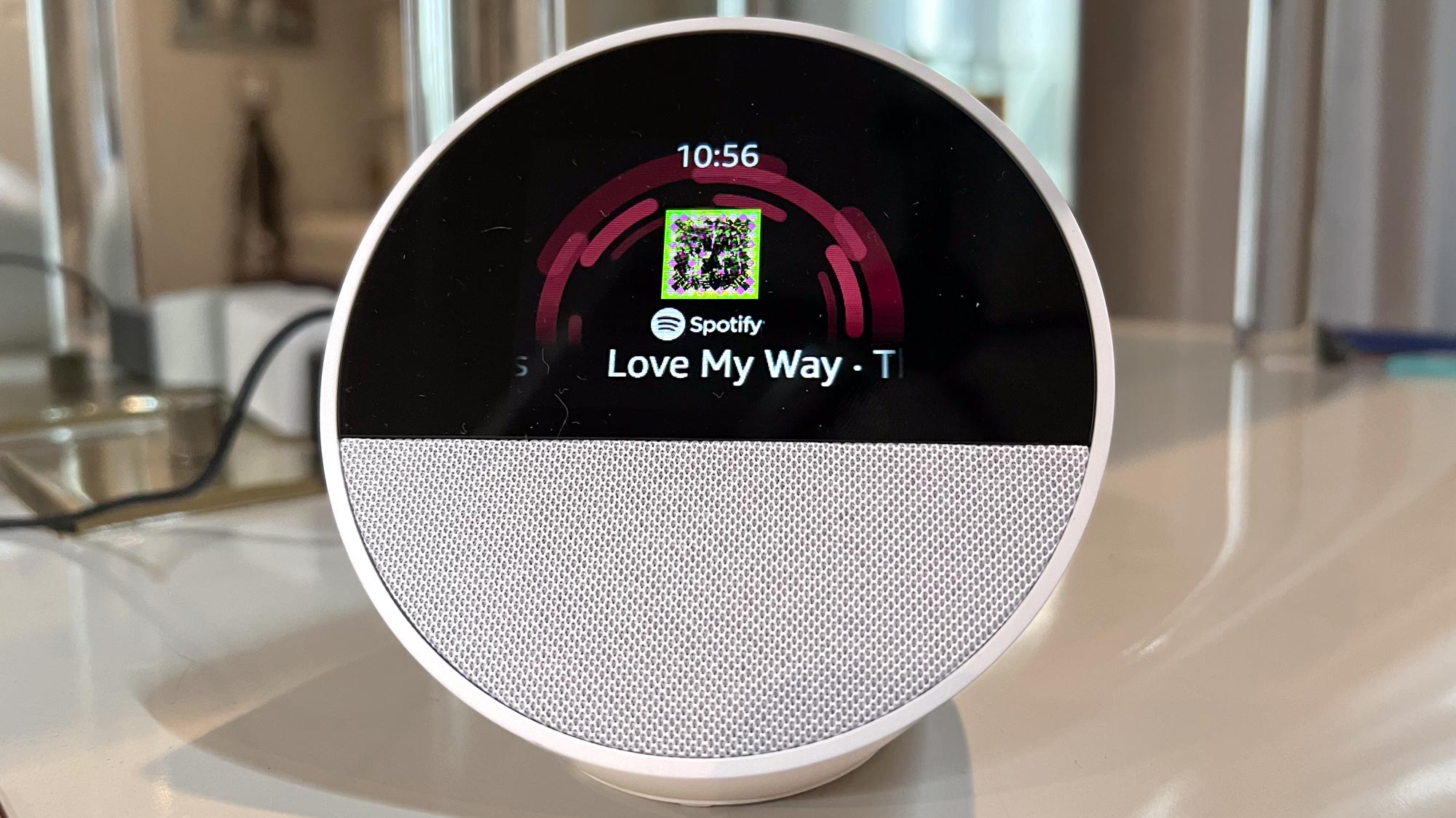 Echo Spot מציג גרפיקה של אלבום