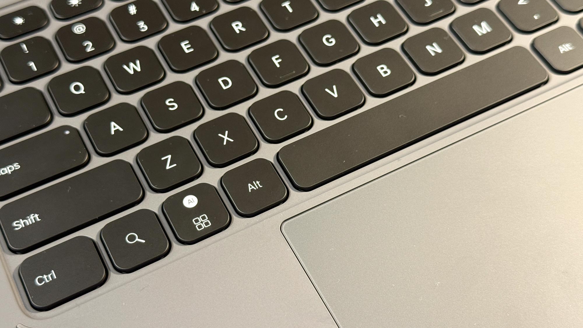 מקש AI של OnePlus Pad 2 על מארז המקלדת