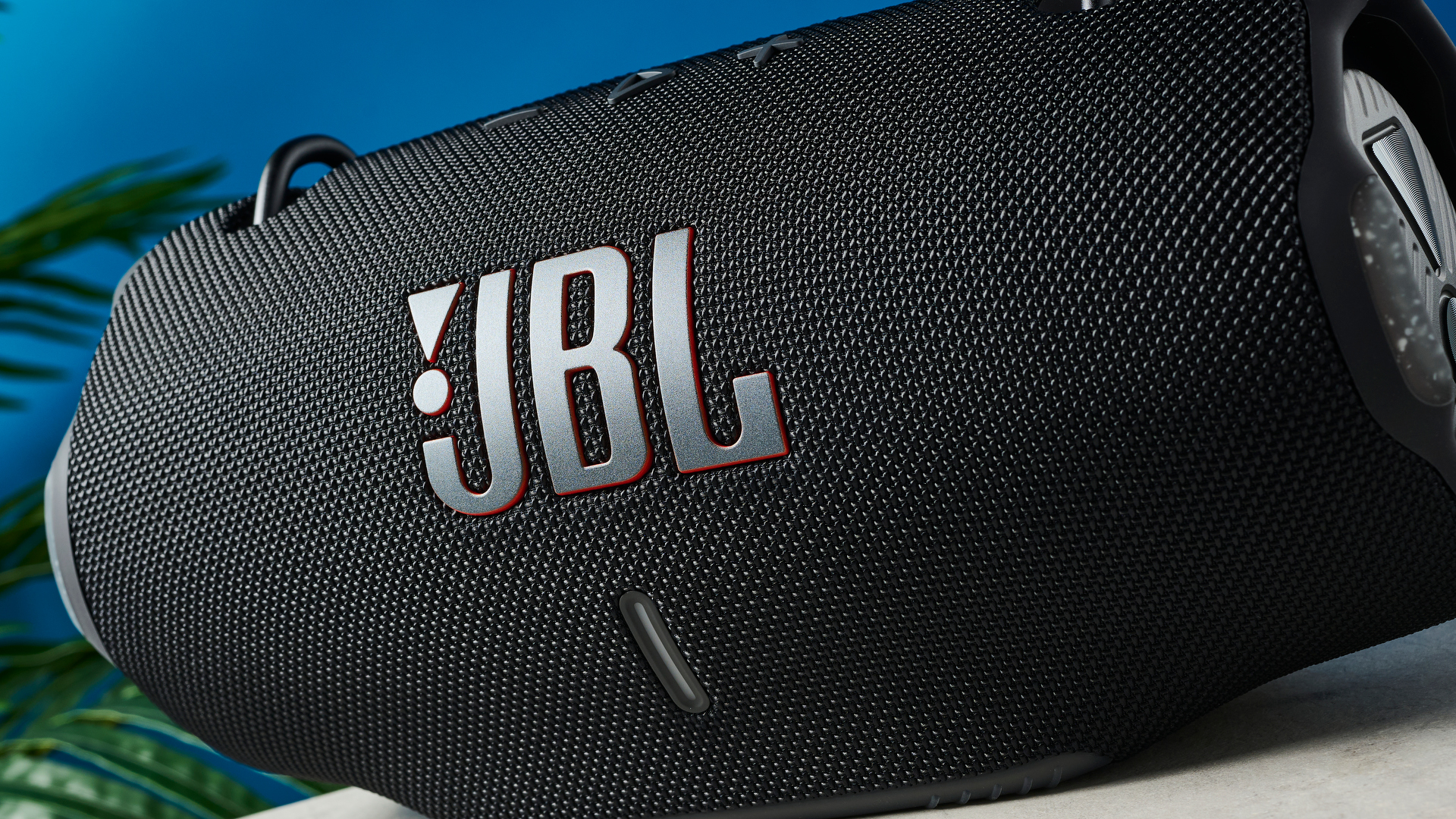 תצלום מקרוב של רמקול Bluetooth גדול חיצוני מאת JBL Xtreme 4