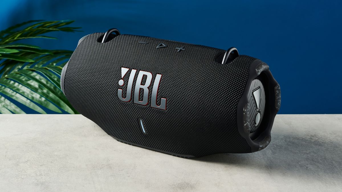סקירת JBL Xtreme 4 מאת Erin Bashford שפורסמה ב-19 ביולי 24 ה-JBL Xtreme 4 הוא רמקול אלחוטי חיצוני בעל עוצמה גבוהה עם הרבה ביצועי בס, אבל הוא יקר.