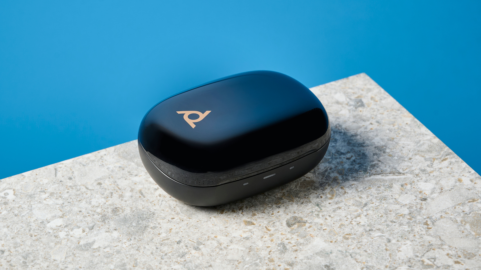 זוג אוזניות אלחוטיות HP Poly Voyager Free 20 בשחור וזהב