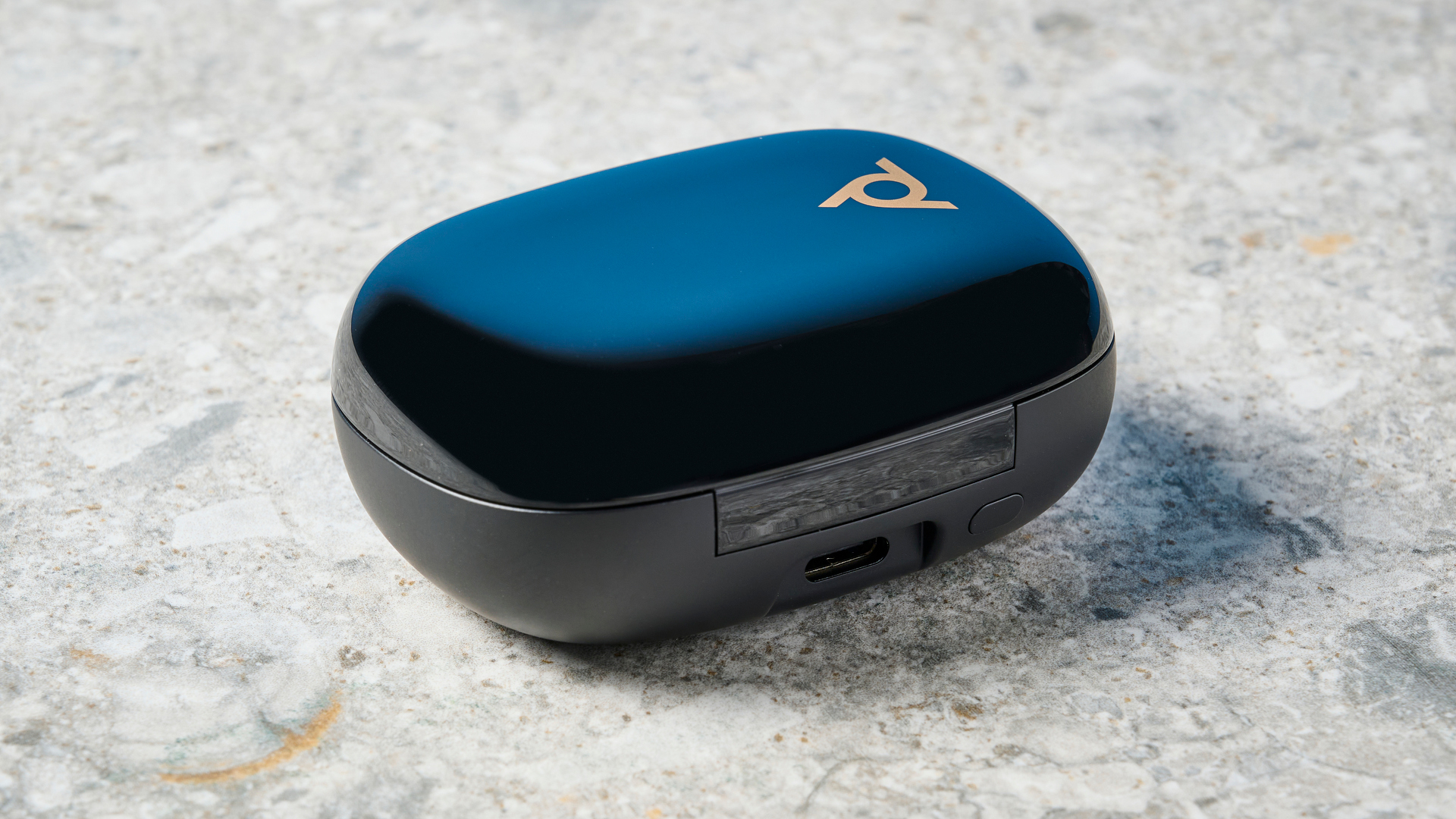 זוג אוזניות אלחוטיות HP Poly Voyager Free 20 בשחור וזהב