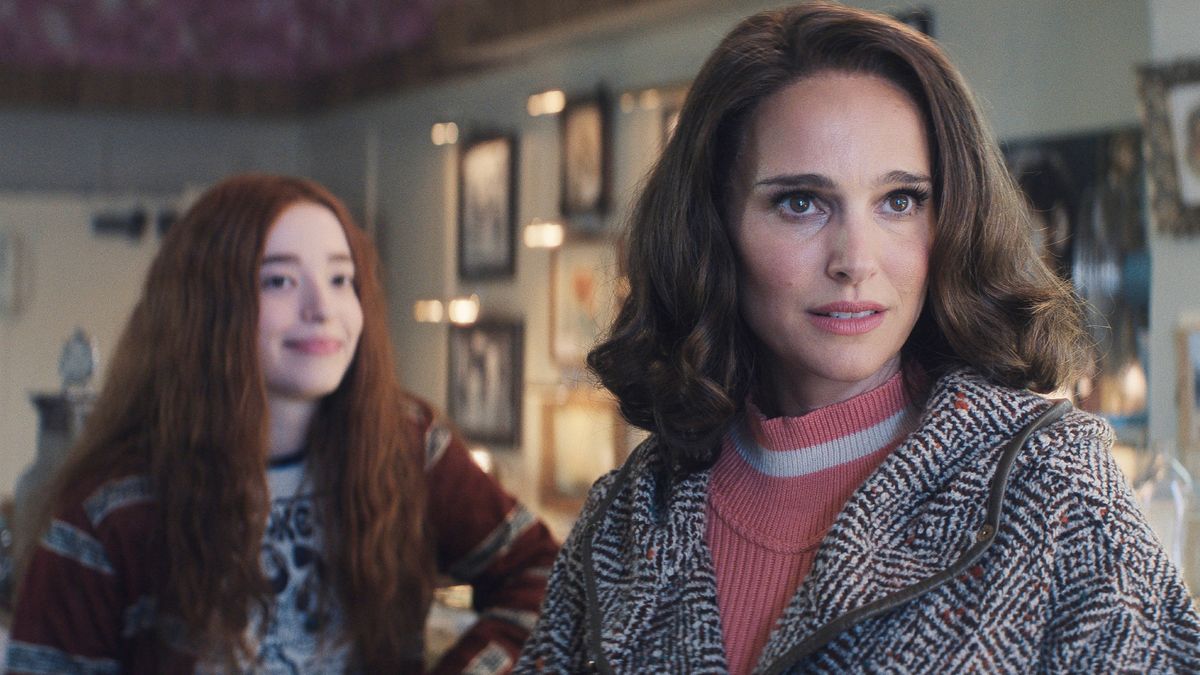 Mikey Madison and Natalie Portman in