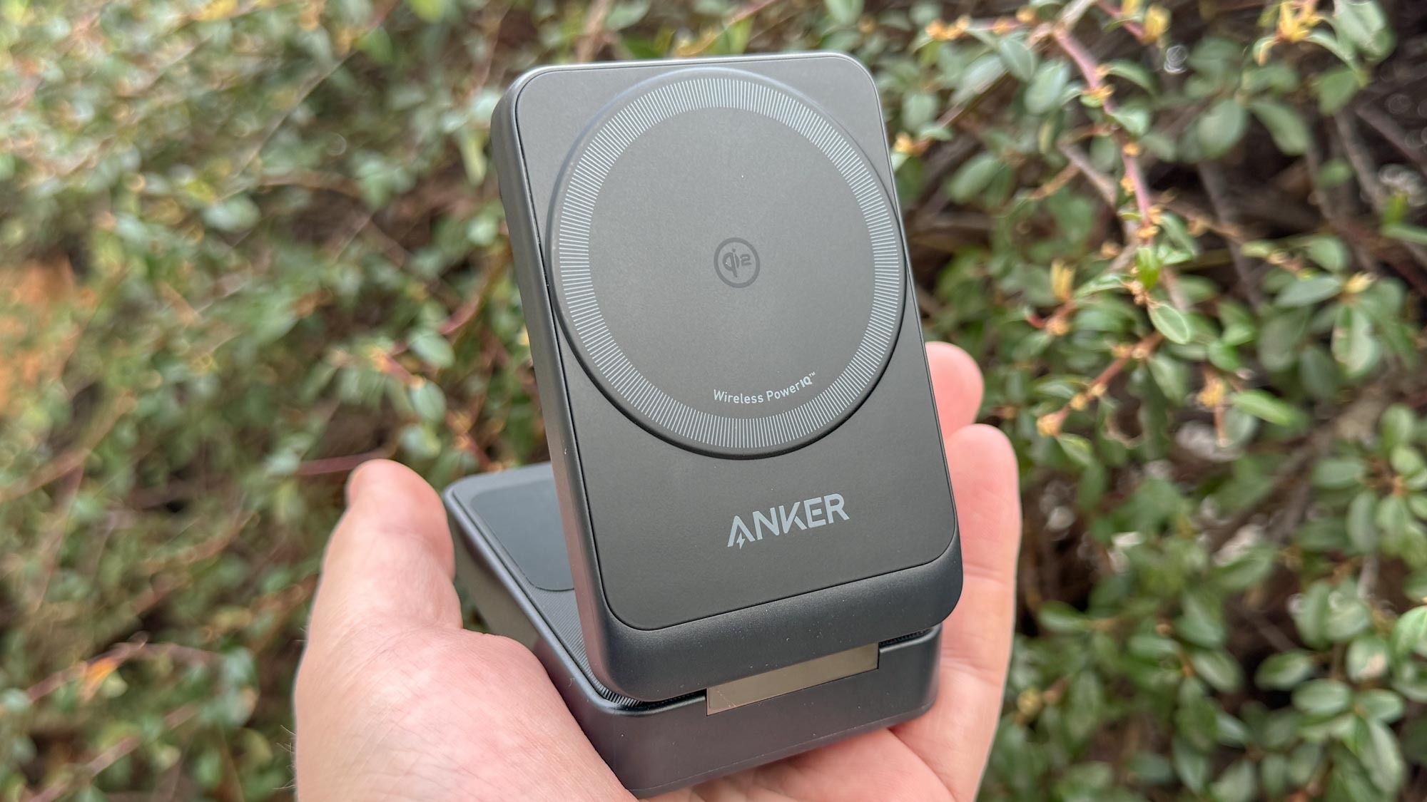 תחנת טעינה אלחוטית של Anker MagGo (3 ב-1) נפתחה