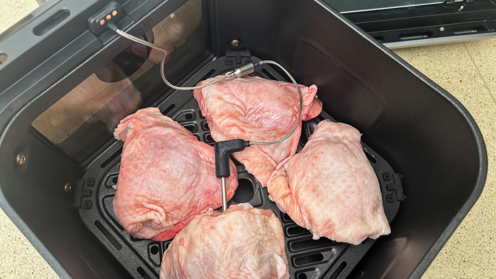 מצב השף של Dreo ChefMaker Combi Friyer מצוין לבישול ירכי עוף