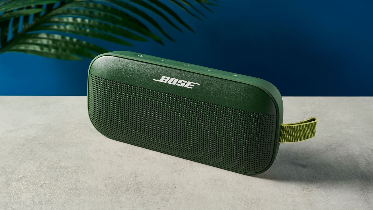 סקירת Bose SoundLink Flex מאת Erin Bashford שפורסמה ב-29 ביולי 24. Bose SoundLink Flex הוא רמקול טוב אם אתה רוצה משהו נייד, קל משקל וקל לשימוש.  אבל אם אתה מחפש EQ הניתן להתאמה אישית או הגרסה האחרונה של Bluetooth, אין לך מזל.