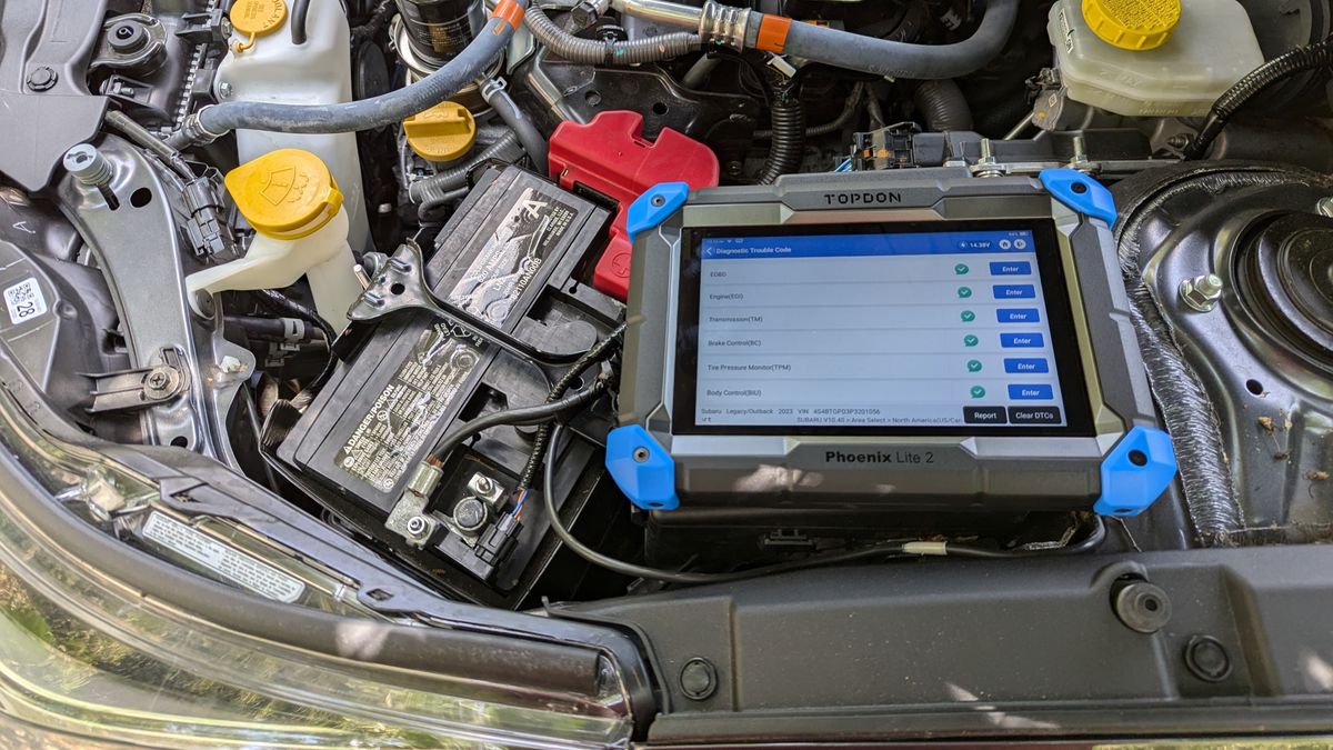 סקירת Topdon Phoenix Lite 2 מאת Brian Nadel שפורסמה ב-30 ביולי 24. Topdon Phoenix Lite 2 יקר, אבל הוא גם סורק OBD-II בעל יכולת גבוהה שמטשטש את הגבול בין שימוש חובבני ומקצועי.