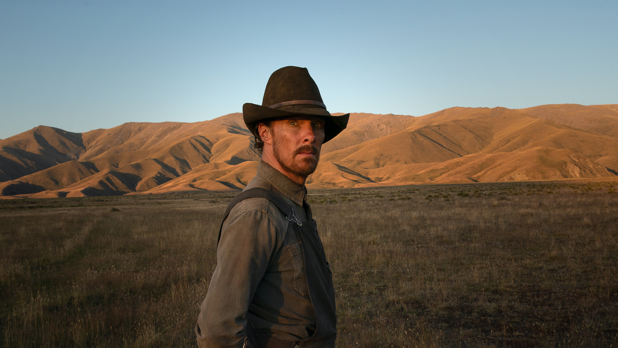 בנדיקט קמברבאץ' מככב בכוחו של הכלב