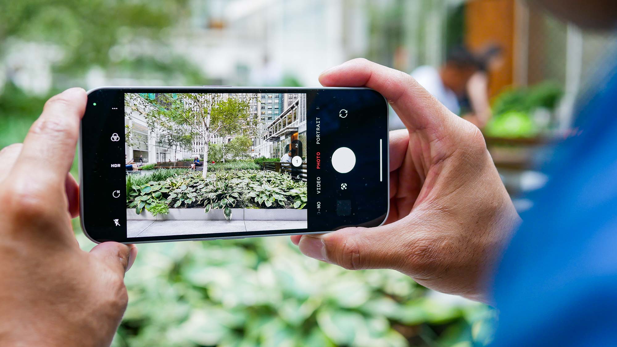 צילום תמונה עם Nothing Phone 2a Plus.