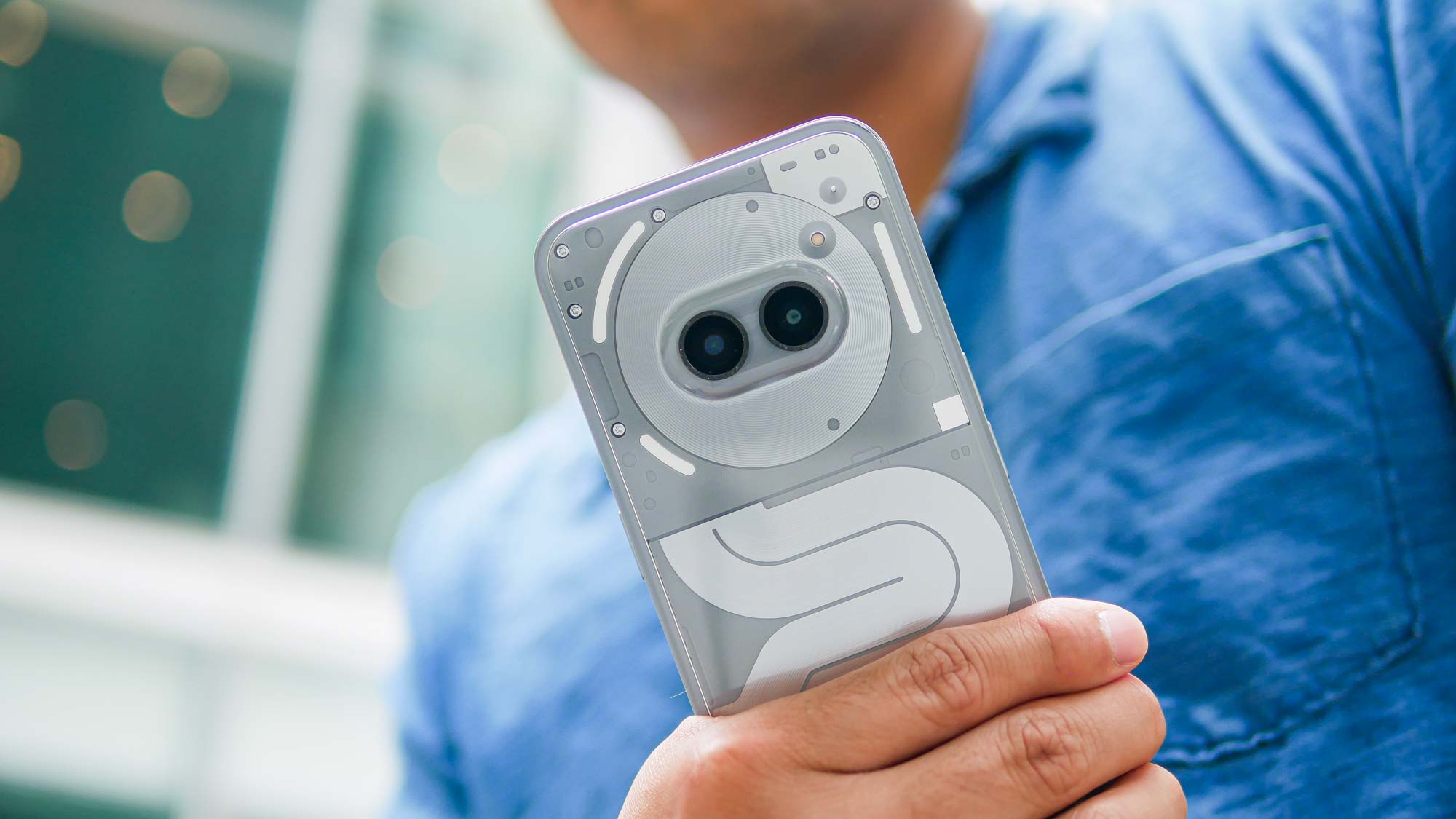 שום דבר Phone 2a Plus החזיק ביד.