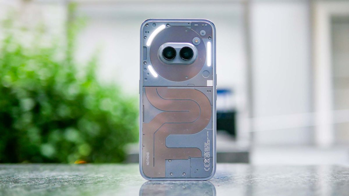 סקירה מעשית של Nothing Phone 2a Plus: זה יכול לגרום לך לשכוח שה-Pixel 8a קיים מאת John Velasco פורסם ב-31 ביולי 24 עדיין לא דורג Nothing Phone 2a Plus דומה מאוד לאחיו ב-Nothing Phone 2a, אבל הוא מלווה ב-Nothing Phone 2a Plus שבב חזק יותר, חווית תוכנה מותאמת, מצלמת סלפי 50MP ועוד.