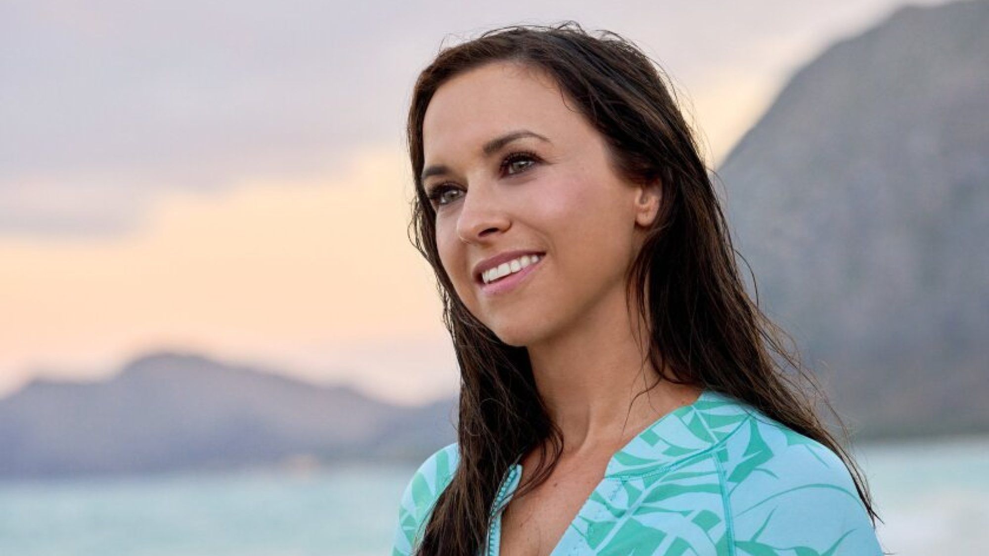 לייסי צ'ברט פנימה 