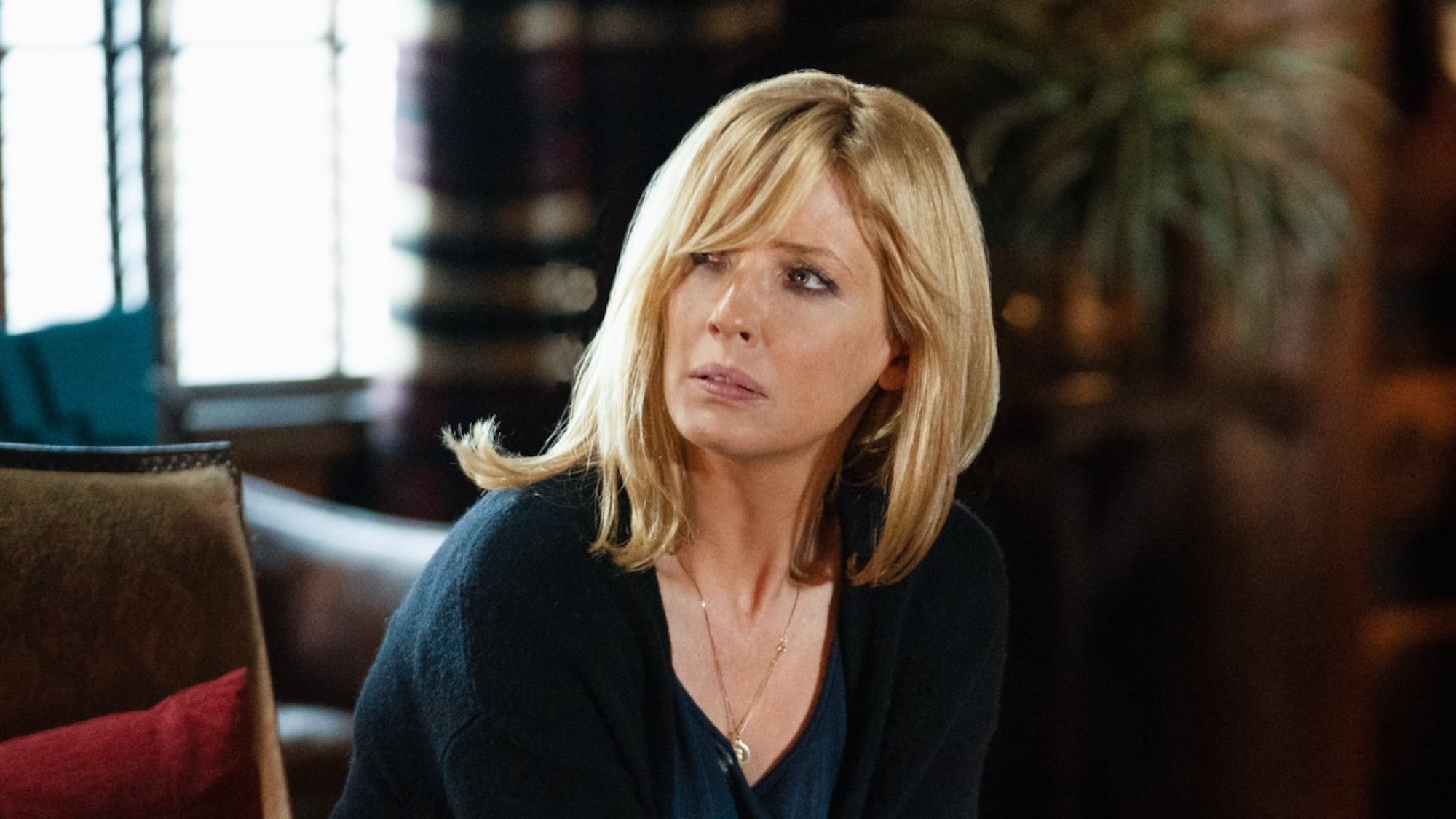 קלי ריילי מככבת בתור בת' דאטון בילוסטון