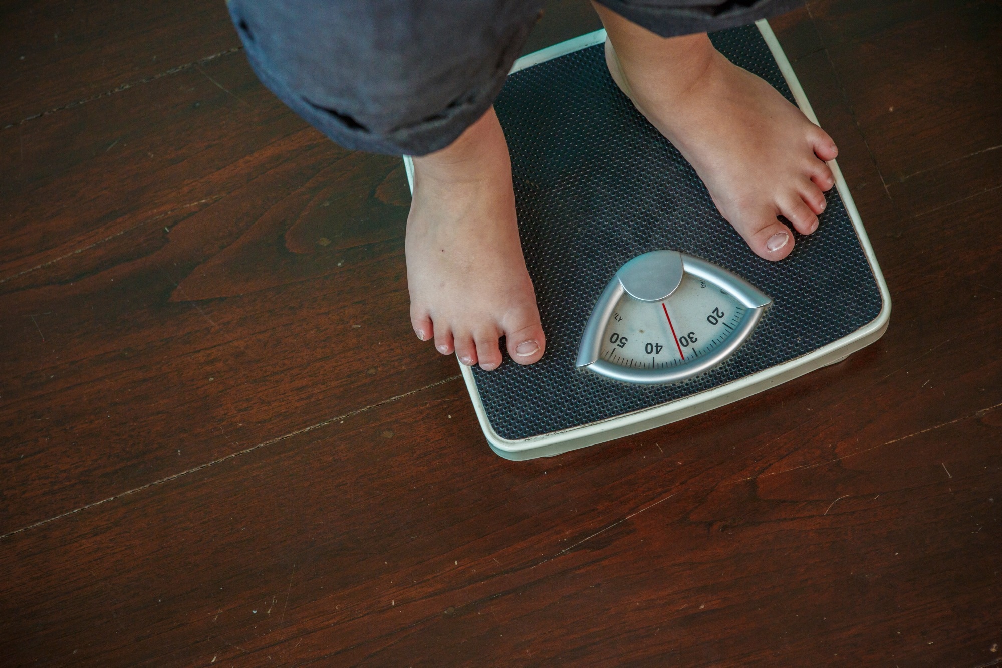 Study: Assessing how alcohol use patterns relate to obesity among American adolescents from rural and urban areas: Five years of pooled data. Image Credit: DONOT6_STUDIO / Shutterstock