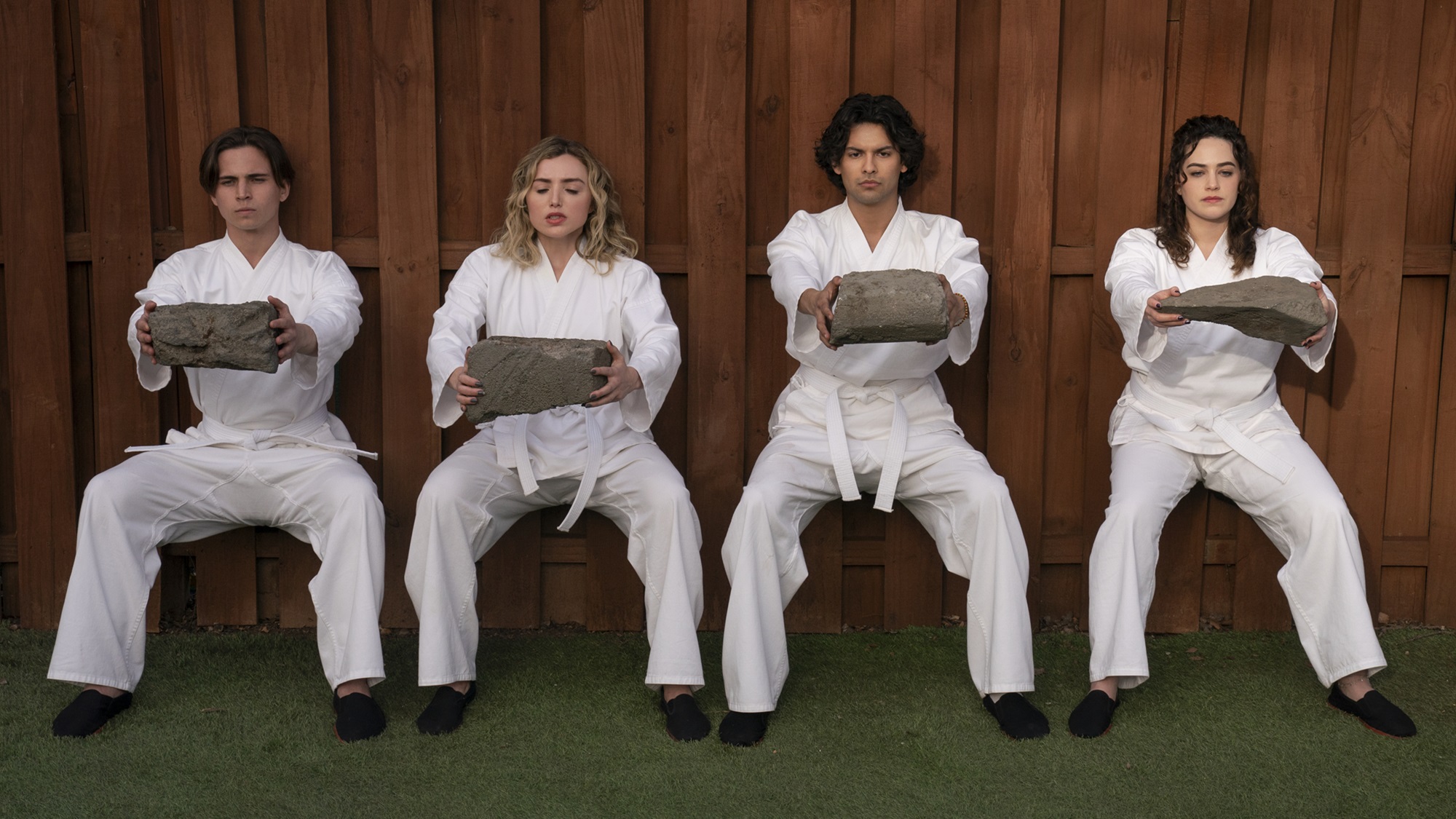 טאנר ביוקנן בתור רובי קין, פייטון ליסט בתור טורי ניקולס, קסולו מרידואנה בתור מיגל דיאז, מרי מאוזר בתור סמנתה לרוסו בקוברה קאי