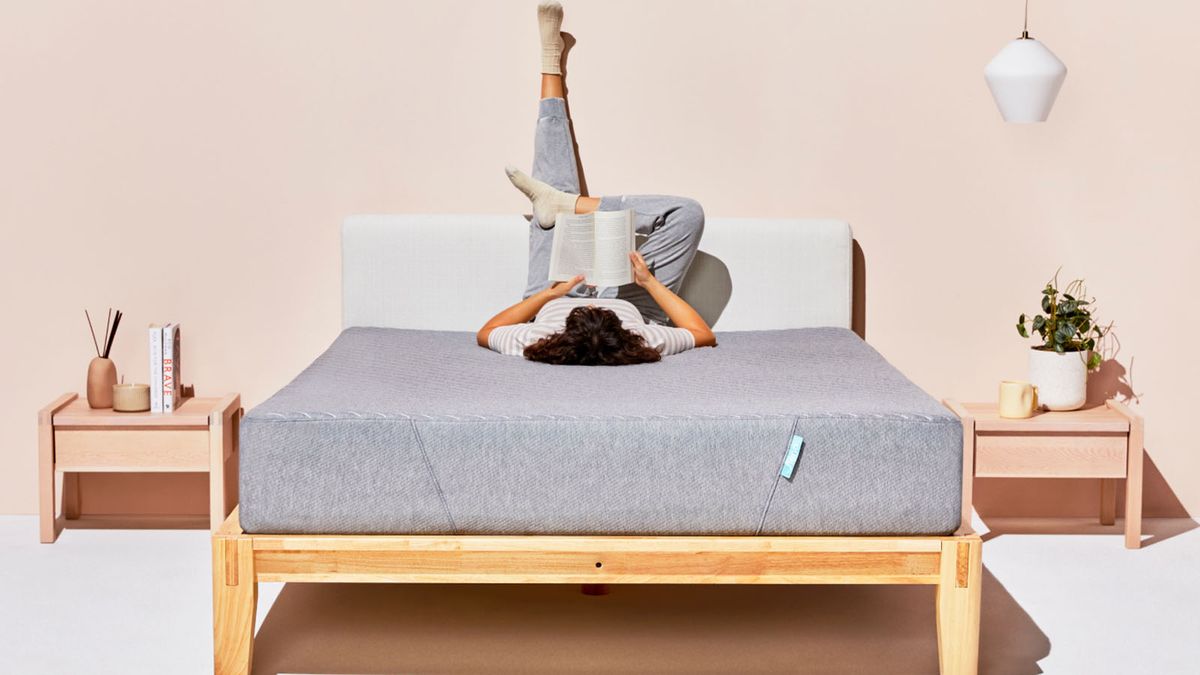 Woman lying on Siena mattress