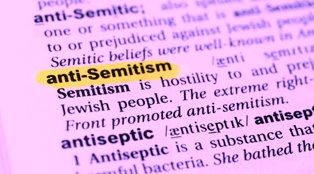 כמעט מחצית מהאמריקאים רואים באנטישמיות "בעיה חמורה מאוד", מגלה הסקר
