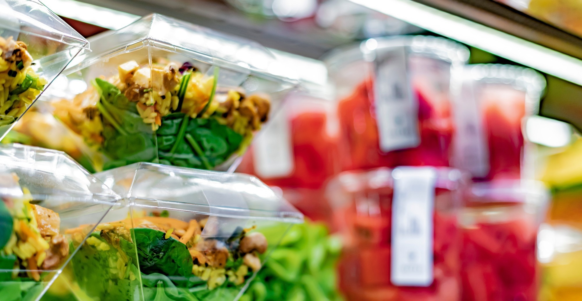 Study: From farm to fork: Fungal and bacterial contaminants and their diagnostics in the production steps of ready-to-eat salads. Image Credit: monticello / Shutterstock
