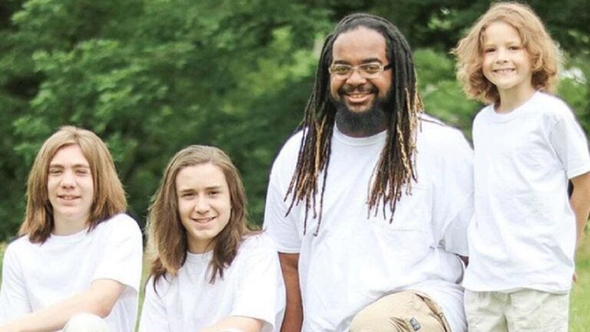 ננטש על ידי הוריו