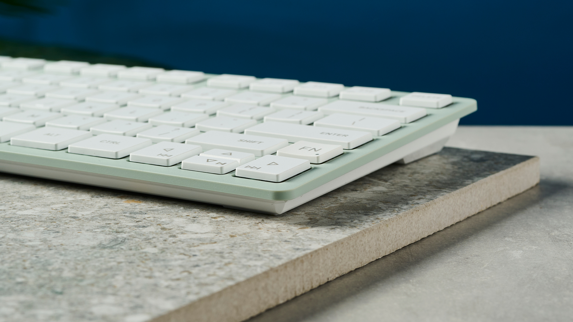 מקלדת אלחוטית Cherry KW 7100 Mini BT בצבע ירוק אגבה