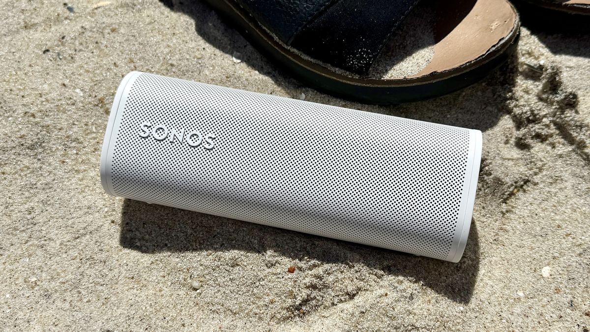 סקירת Sonos Roam 2: קומפקטית ועוצמתית מאת Kate Kozuch שפורסמה ב-1 באוגוסט 24 עם עיצוב נייד וסאונד חזק, Sonos Roam 2 מאפשר לך לקחת חלק ממערכת Sonos שלך לדרך.  יש לו כמה מוזרויות, אבל הוא עדיין אחד מרמקולי ה-Bluetooth הטובים ביותר שתוכלו למצוא.