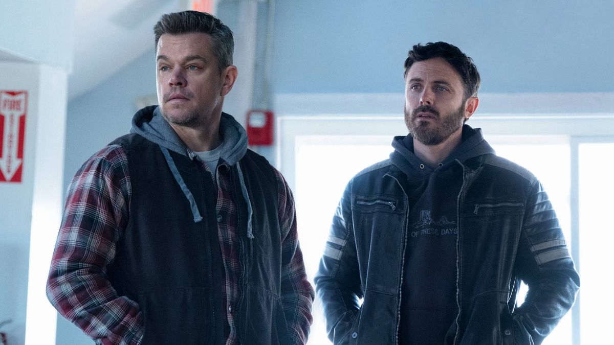 (L-R) Matt Damon as Rory and Casey Affleck as Cobby in