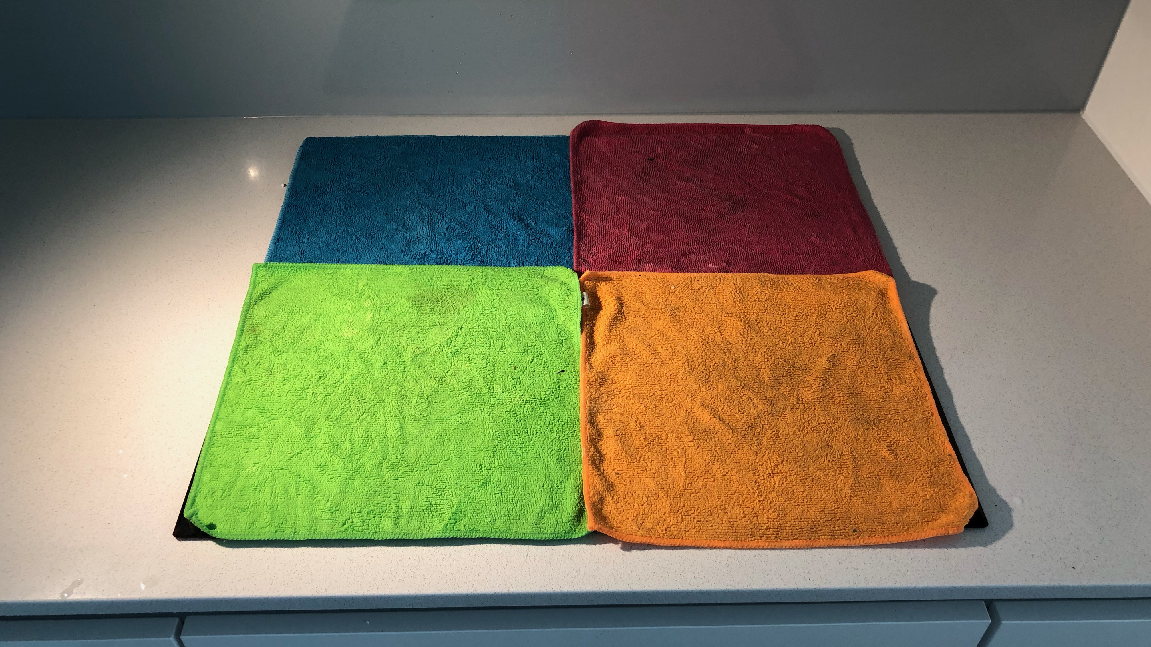 מגבות על הכיריים