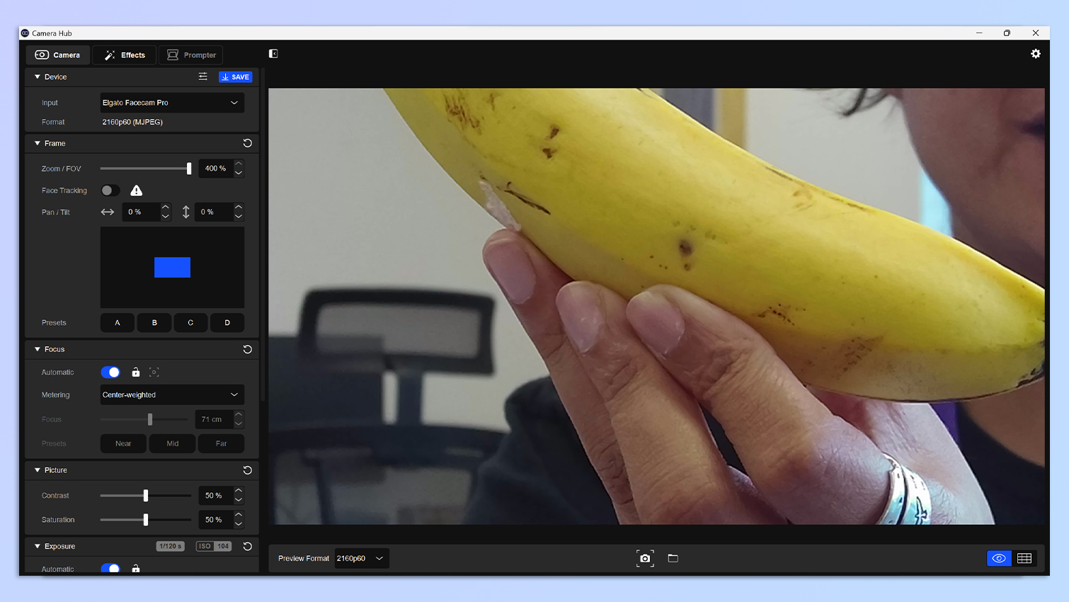 צילום מסך של כותב הצוות Nikita Achanta מנסה את מצלמת האינטרנט Elgato Facecam Pro 4K