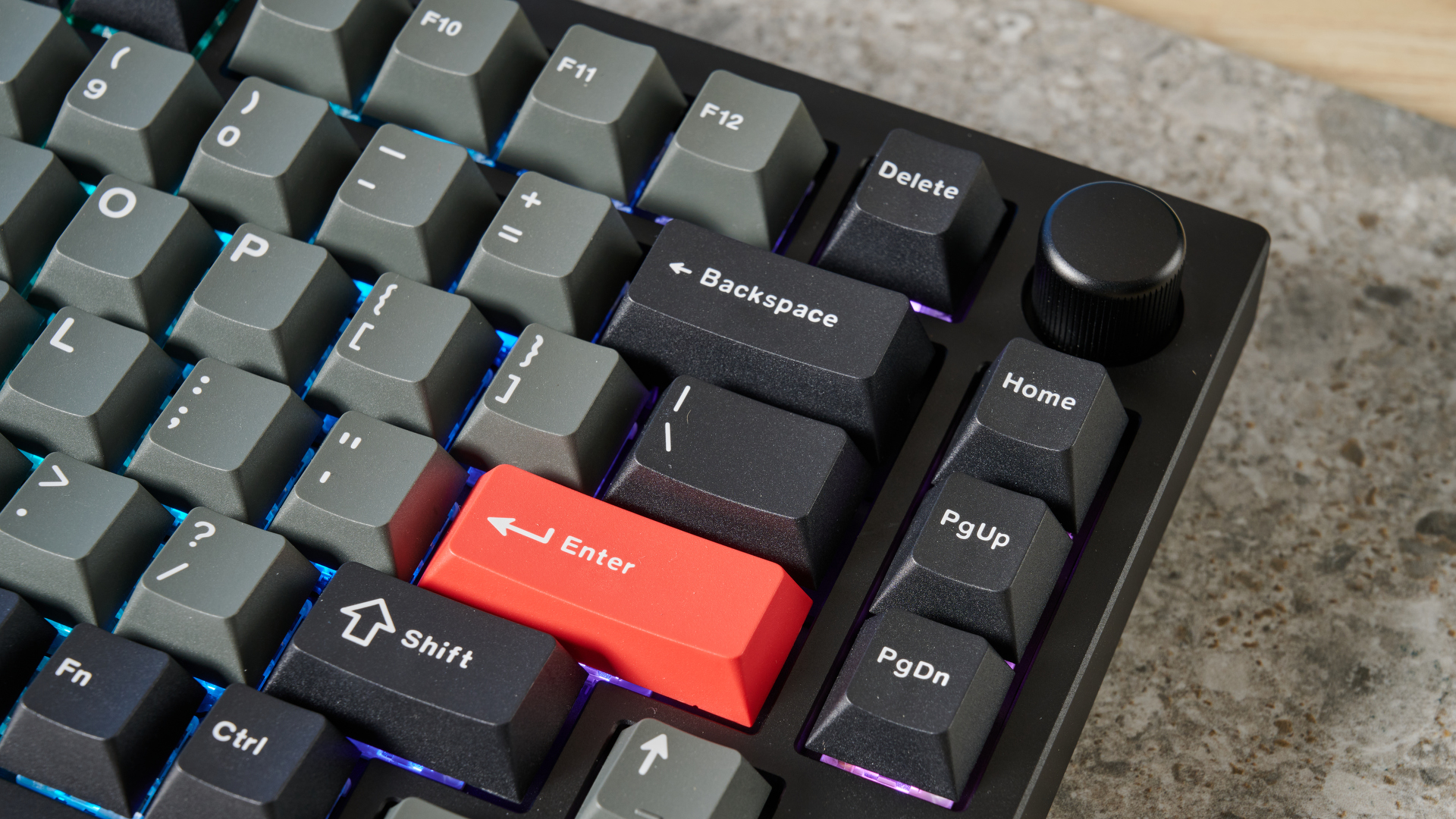 מקלדת מכאנית אלחוטית של Lemokey P1 Pro בצבע שחור פחמן