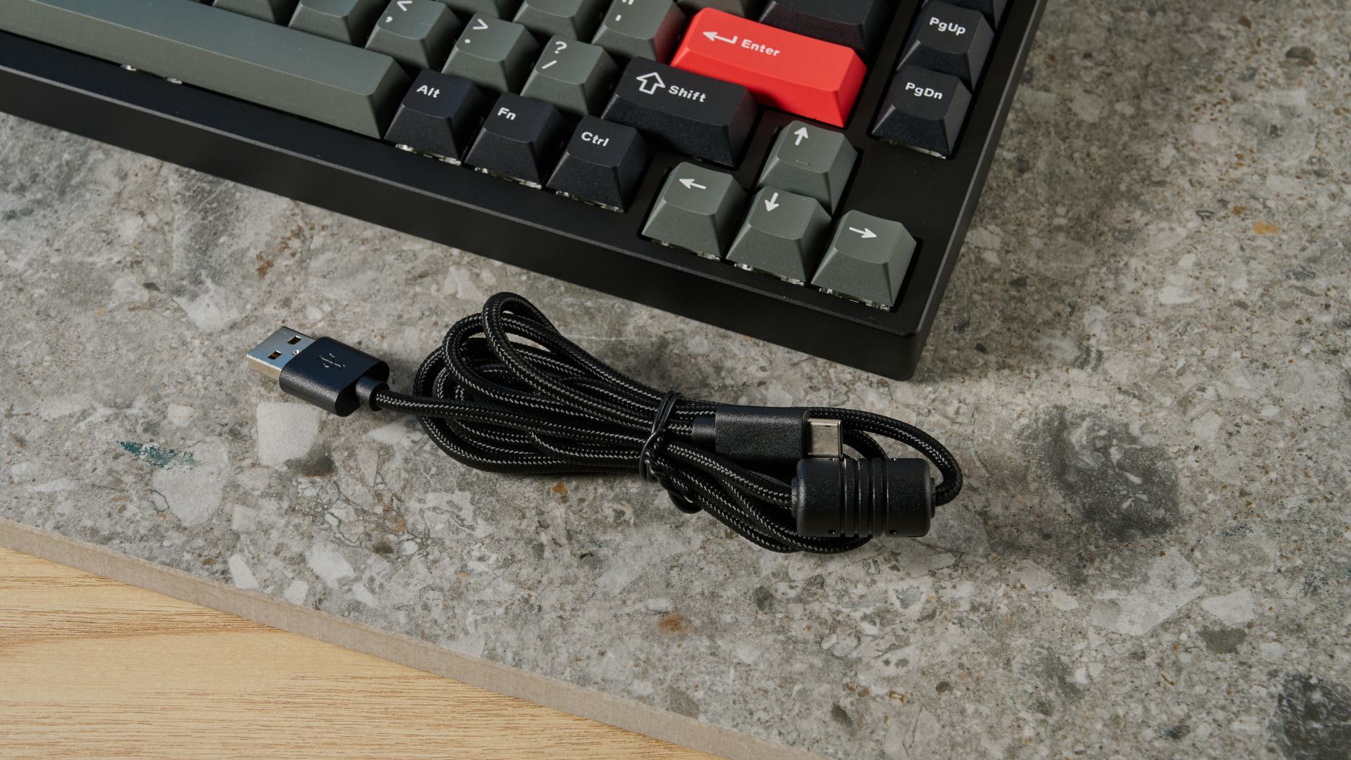 מקלדת מכאנית אלחוטית של Lemokey P1 Pro בצבע שחור פחמן