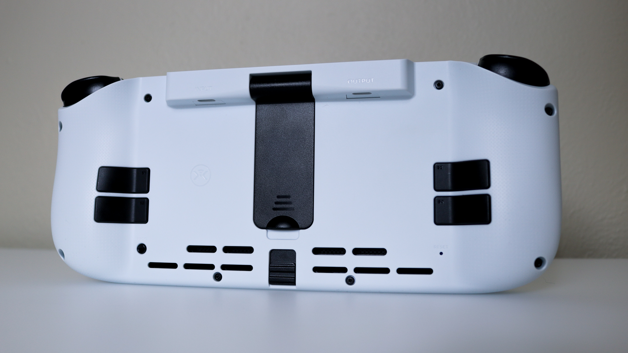 הצד האחורי של סיפון הניטרו