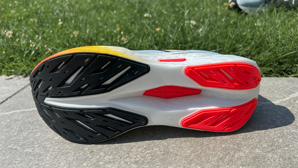 סוליה חיצונית של נעלי ריצה Brooks Hyperion Max 2