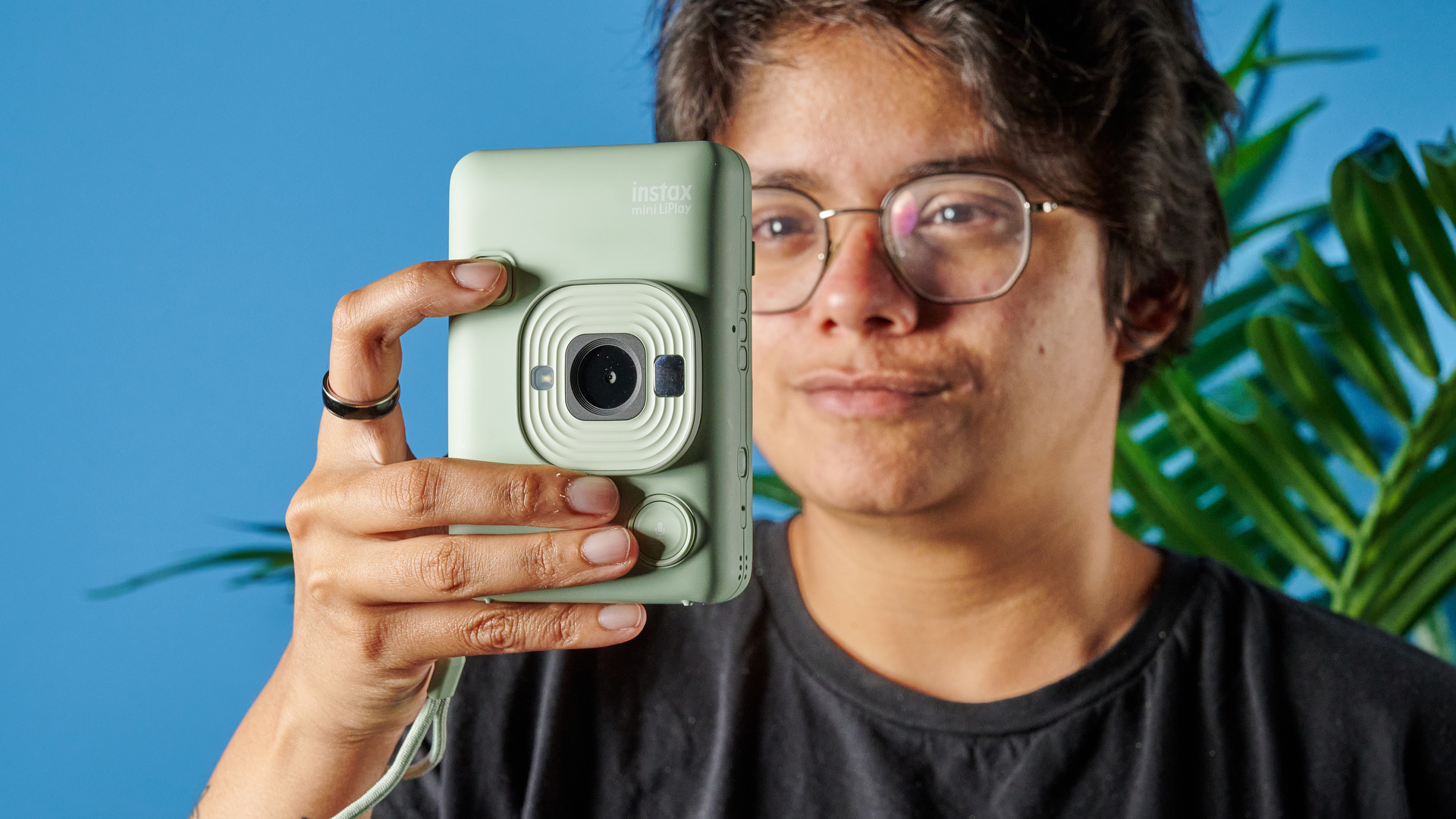 מצלמה ומדפסת מיידית Fujifilm Instax mini LiPlay 2 ב-1 בצבע ירוק matcha