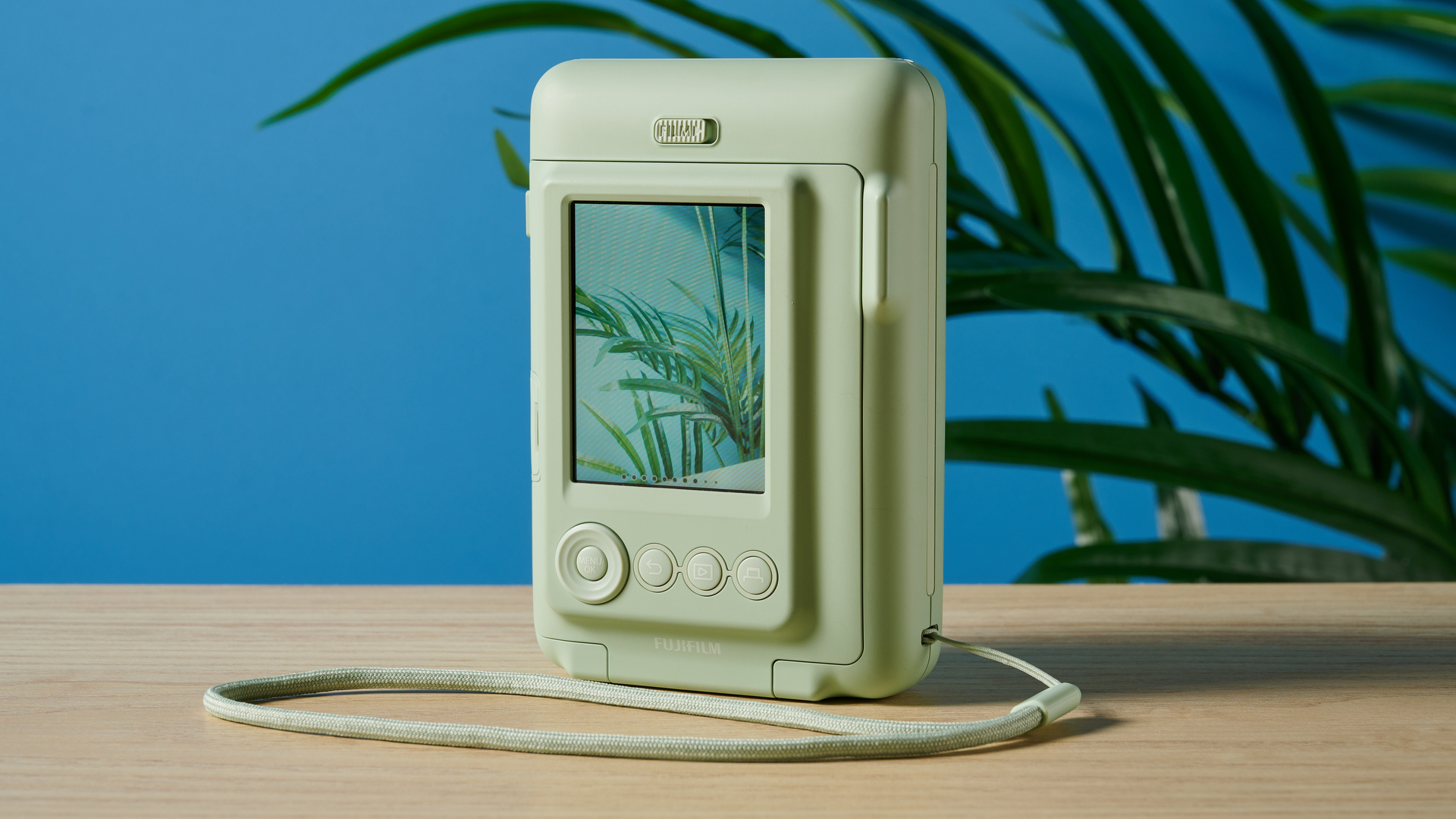 מצלמה ומדפסת מיידית Fujifilm Instax mini LiPlay 2 ב-1 בצבע ירוק matcha