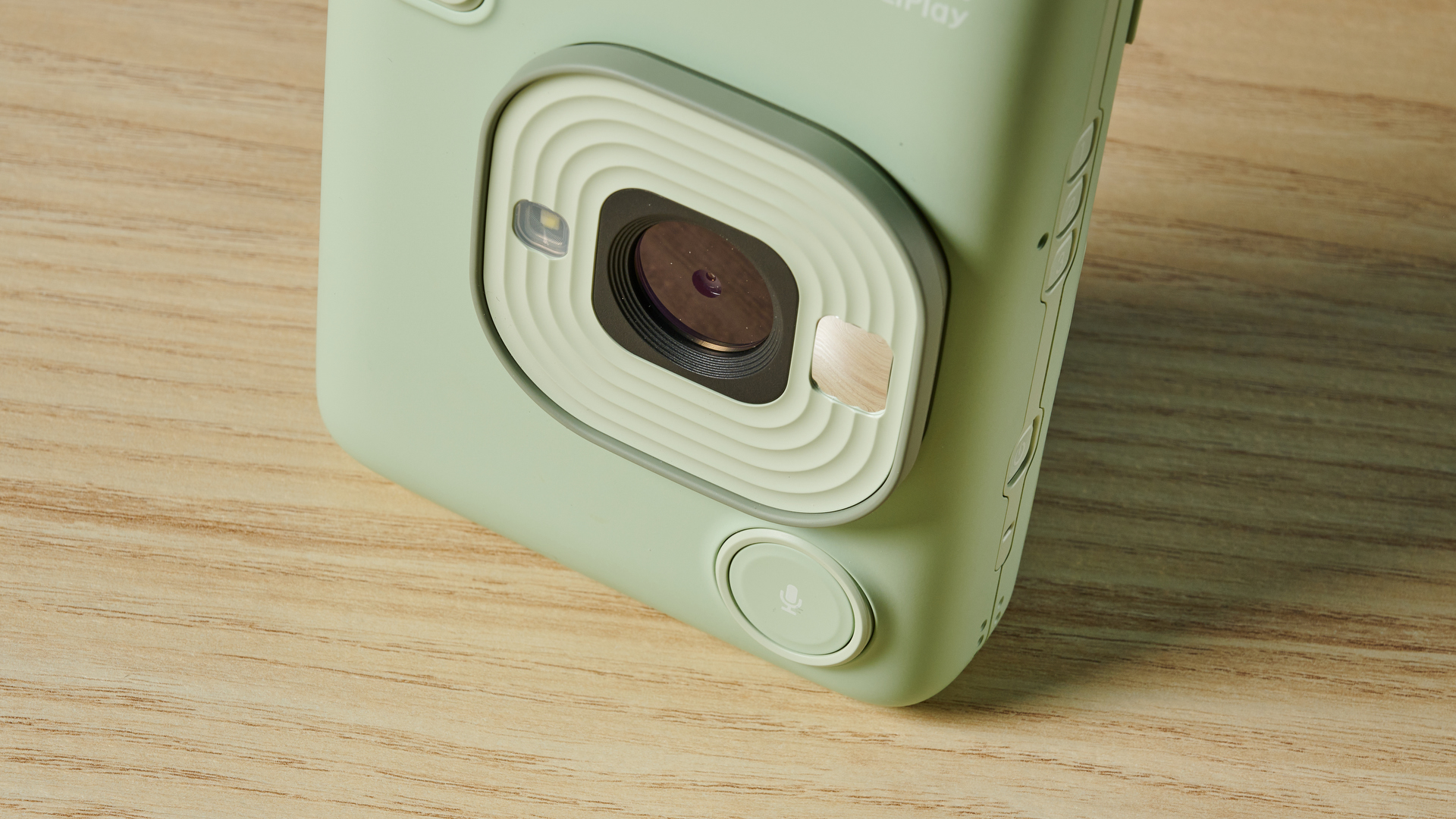 מצלמה ומדפסת מיידית Fujifilm Instax mini LiPlay 2 ב-1 בצבע ירוק matcha