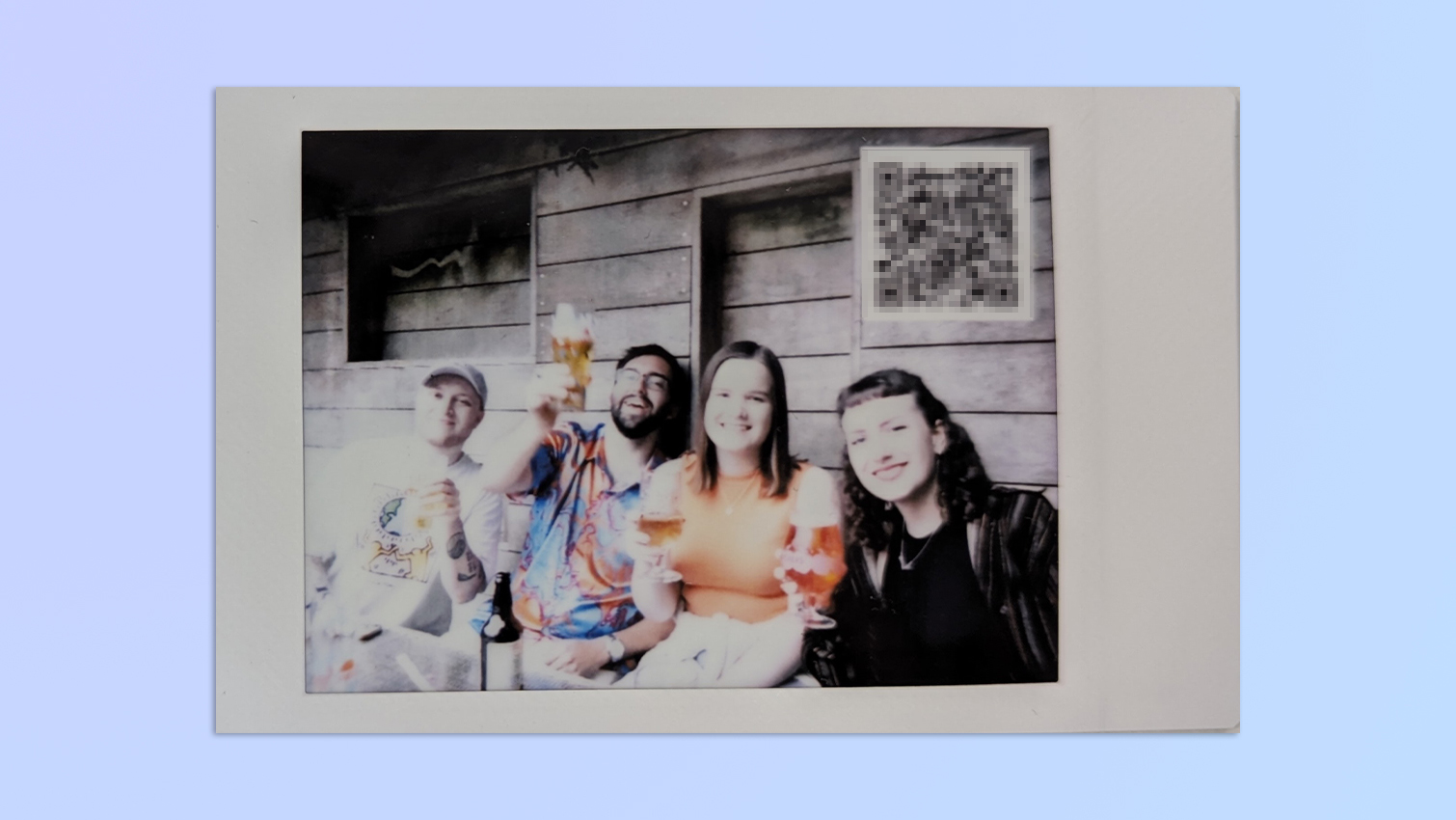 אוסף תמונות שצולמו עם מצלמת Fujifilm Instax mini LiPlay 2 ב-1 בצבע ירוק matcha