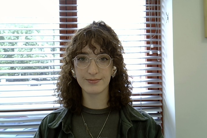 תמונה של כותב המאמר באמצעות מצלמת האינטרנט של logitech c270 hd