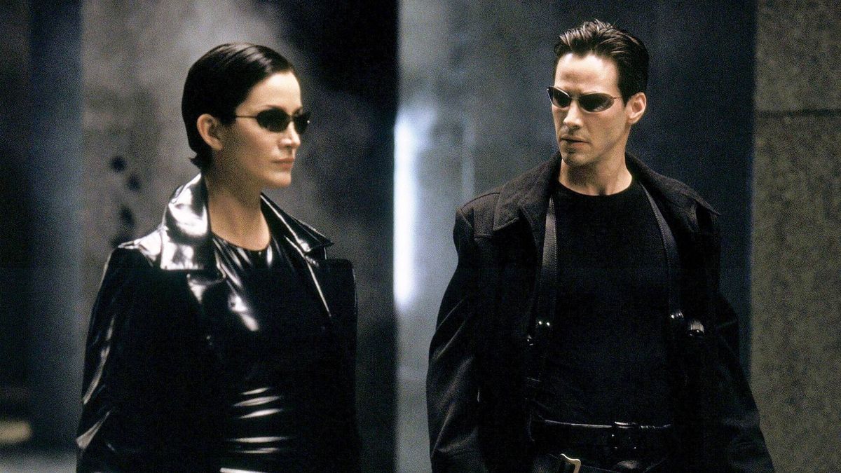 Trinity (Carrie Ann Moss) and Neo (Keanu Reeves) standing next to each other in
