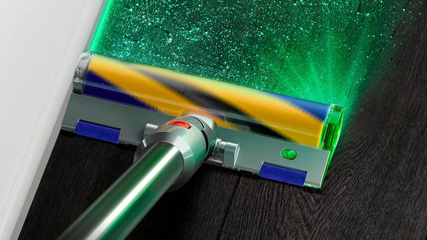 ה-Dyson V15 Detect עם לייזר על רצפת עץ