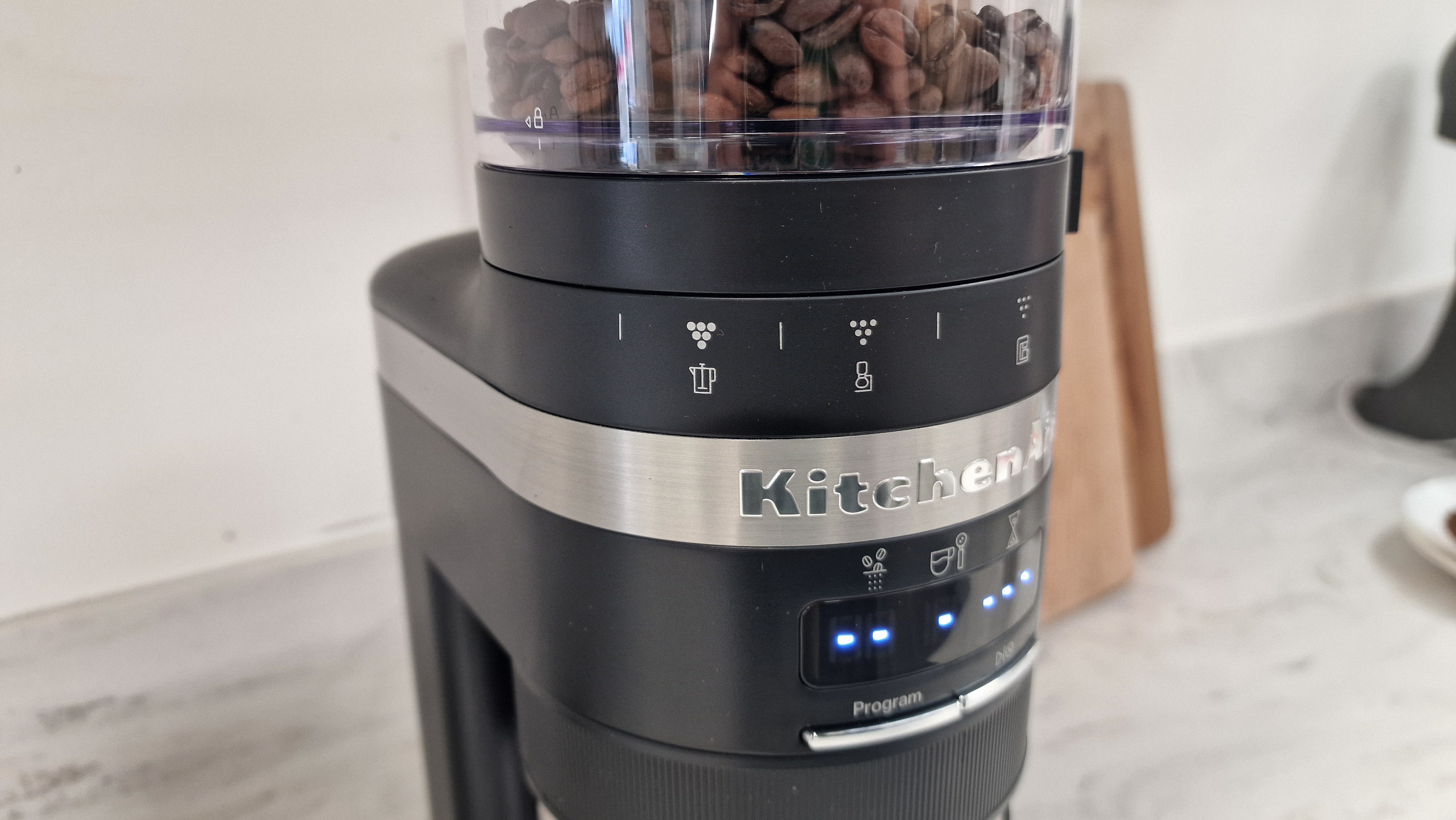 ההגדרות במטחנת הקפה של KitchenAid