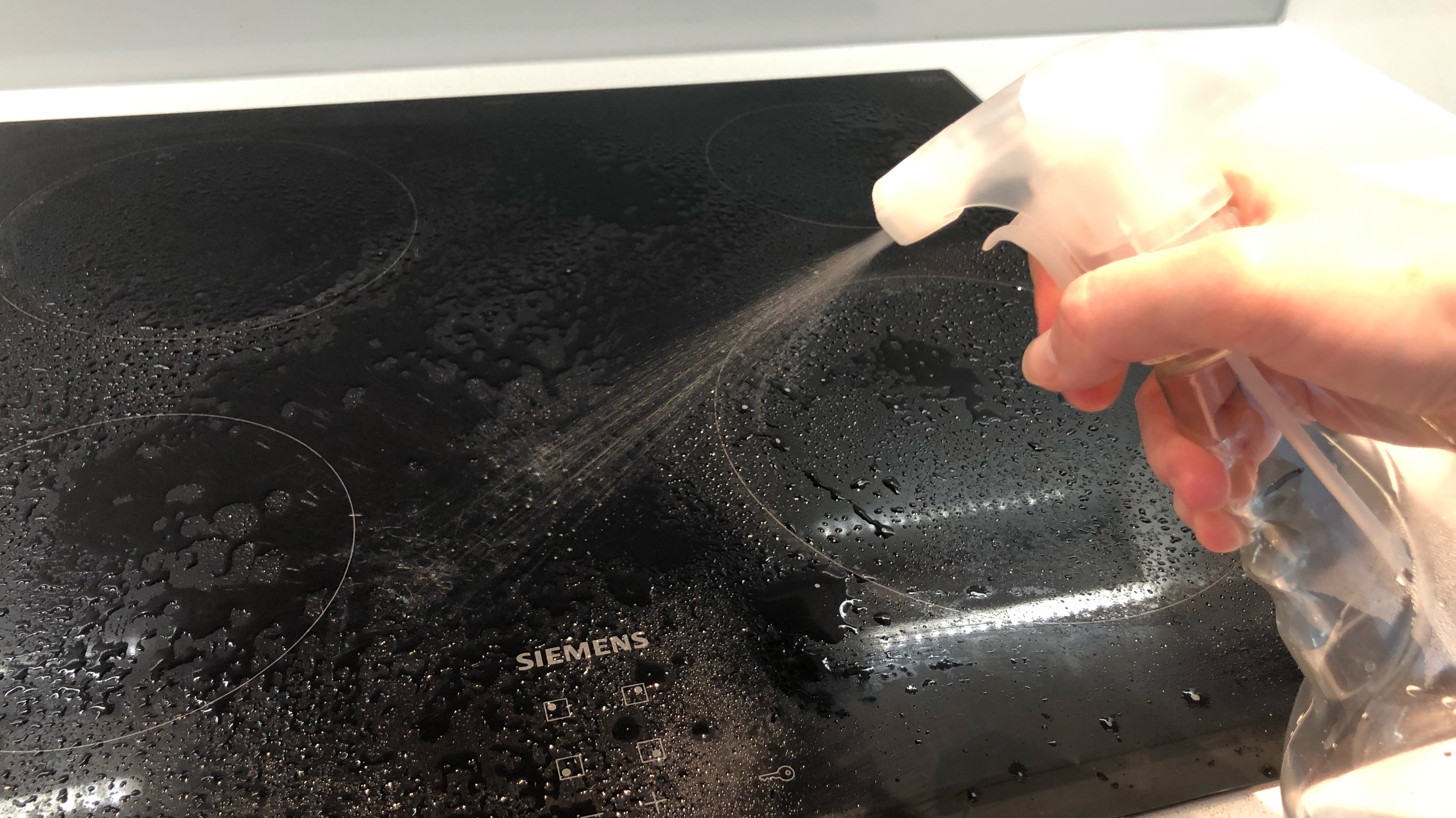 חומץ על תנור זכוכית